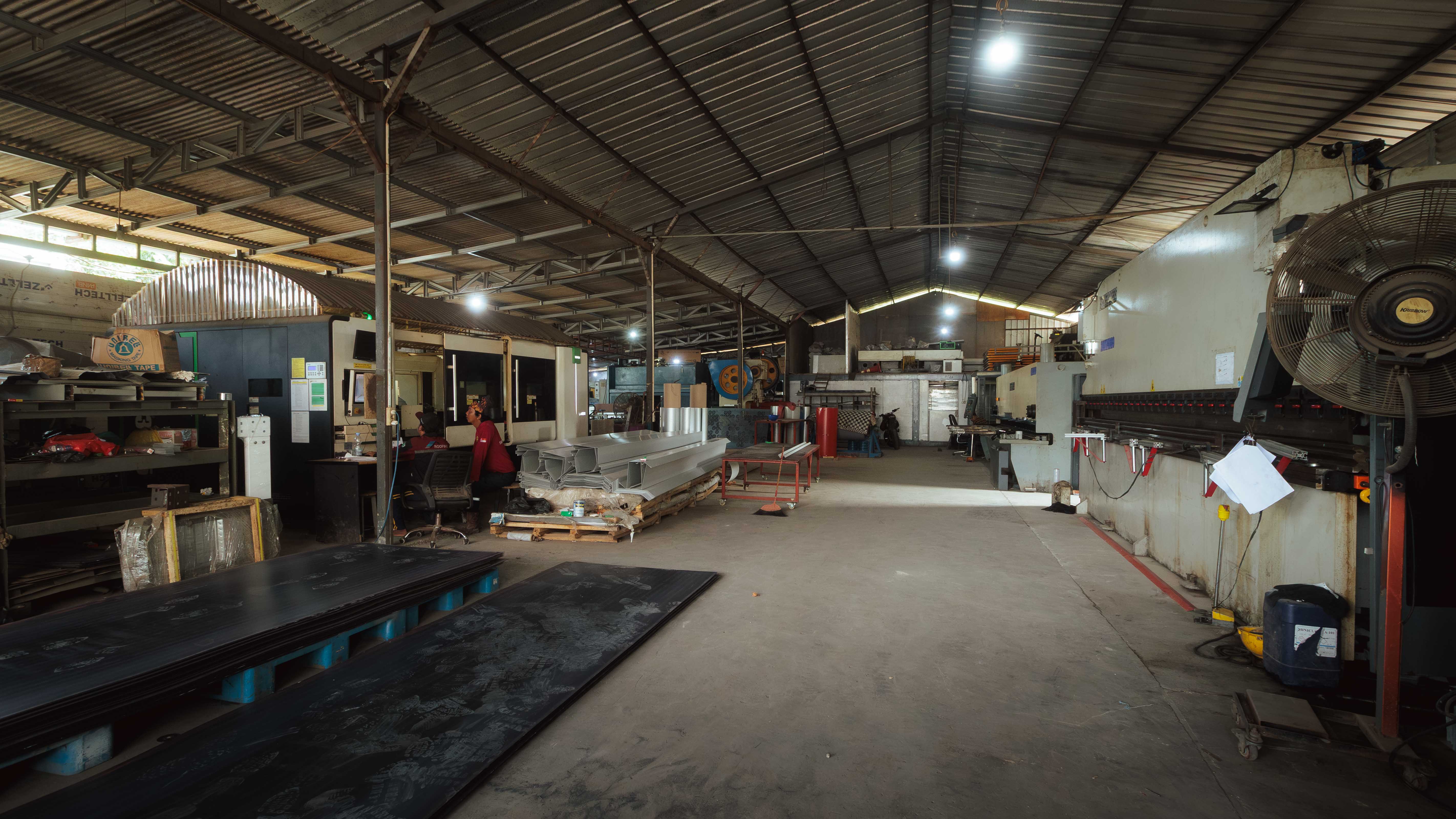 Lis Karya Cibinong workshop fabrication view 5